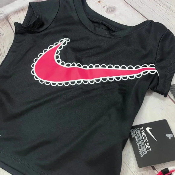 Nike T-Shirt & Shorts hot pink 12M - Picture 3 of 5
